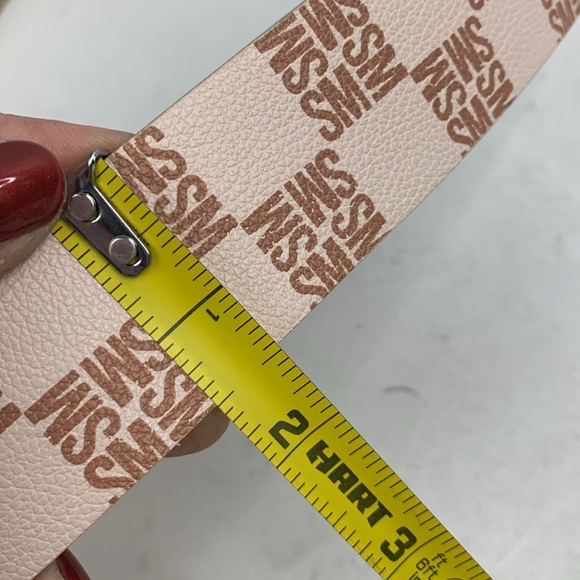 Steve Madden Logo Belt Double ring buckle Size Medium Creme Tan Gold - Picture 8 of 11